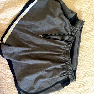NWOT rabbit running shorts 4inch repeats
